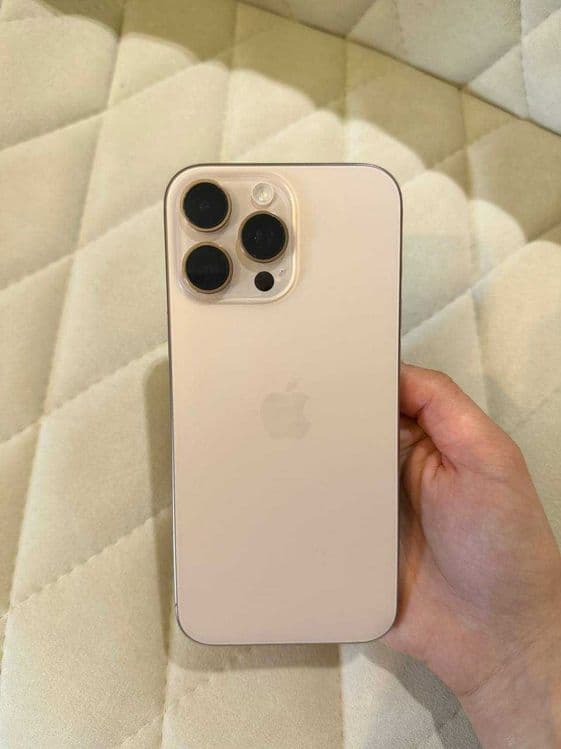 Iphone 16 PRO MAX — 1