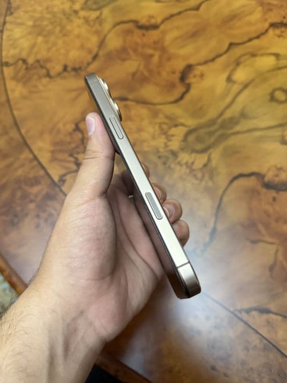 Iphone 16 Pro Max — 2