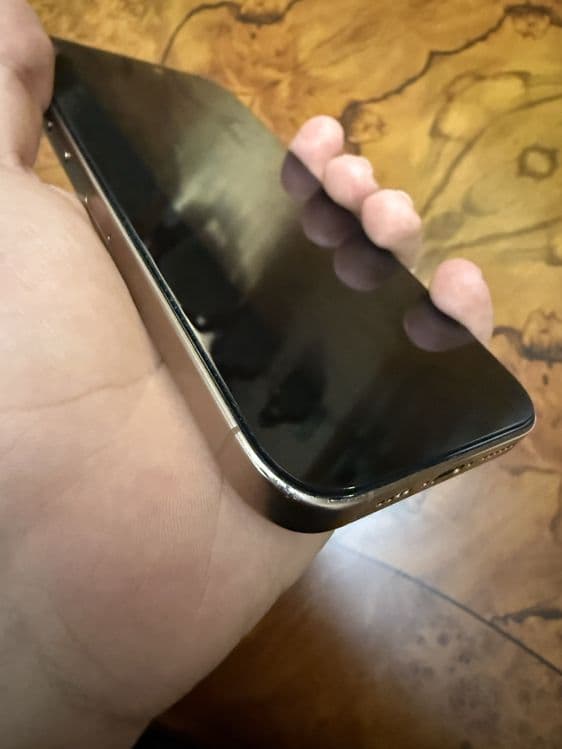 Iphone 16 Pro Max — 6
