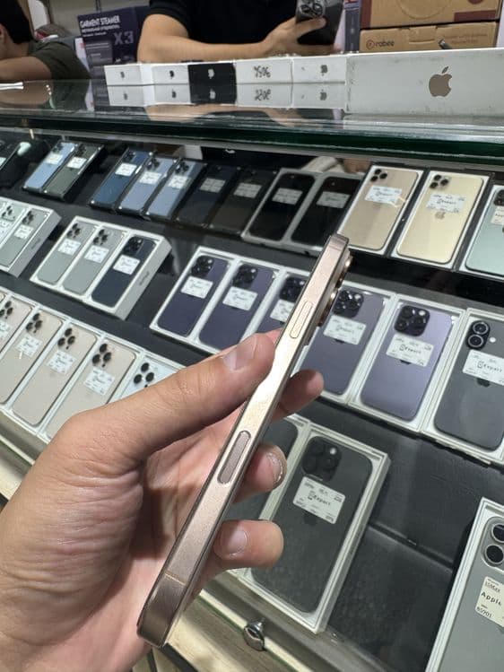 iPhone 16 pro Max 100% — 4
