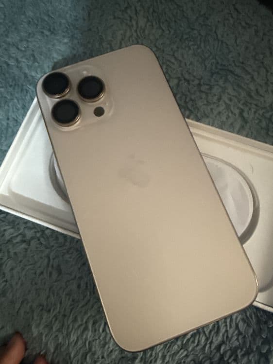 Iphone16pro Max Gold karobka dakument bor — 3