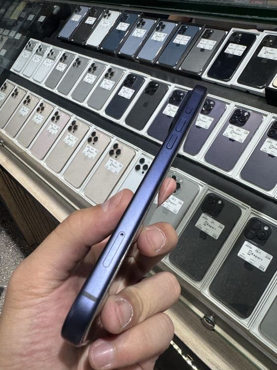 iPhone 17 pro Max — 2