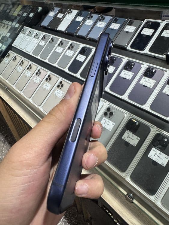 iPhone 17 pro Max — 4