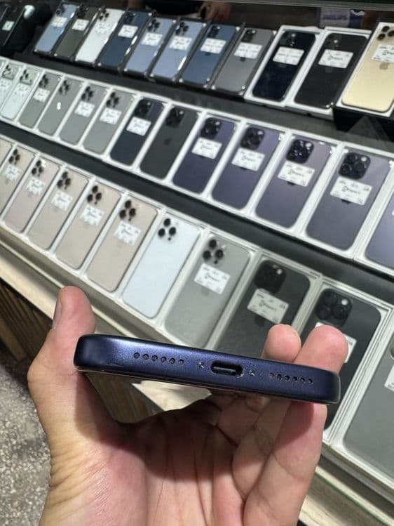 iPhone 17 pro Max — 5