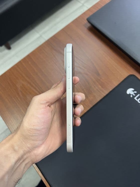 Iphone 17 pro max — 4