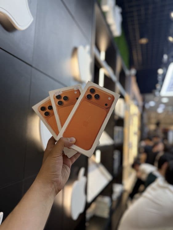 17 Pro Max 256 Orange Esim LLa — 1