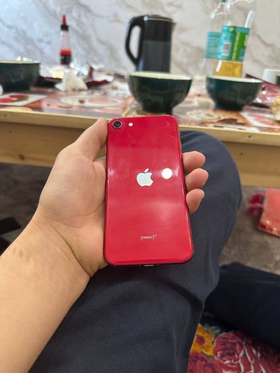 Mobilni telefon iphone se 2020 — 2