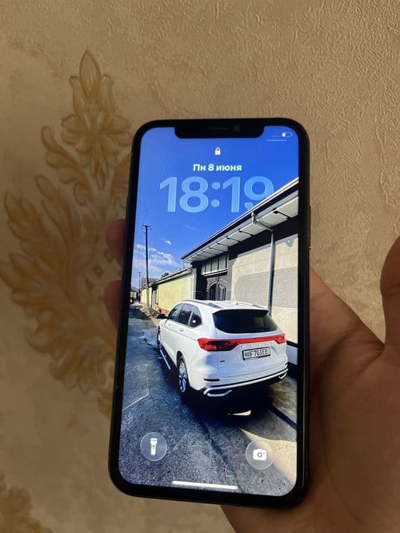 iPhone 11 pro 64 GB — 2