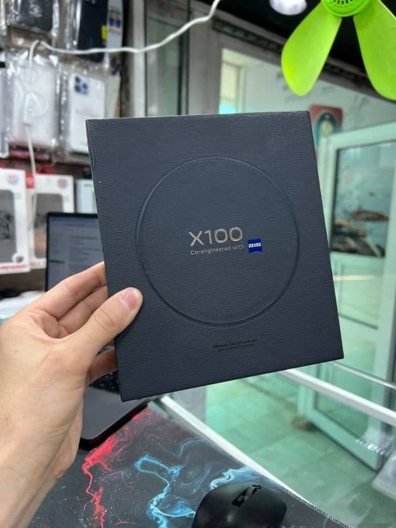Vivo X100 (kamerafon) — 2