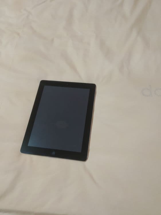 Apple iPad sotiladi yangi — 4