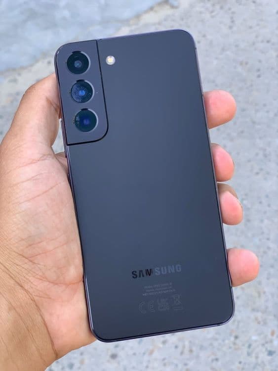 Samsung Galaxy S22 — 2