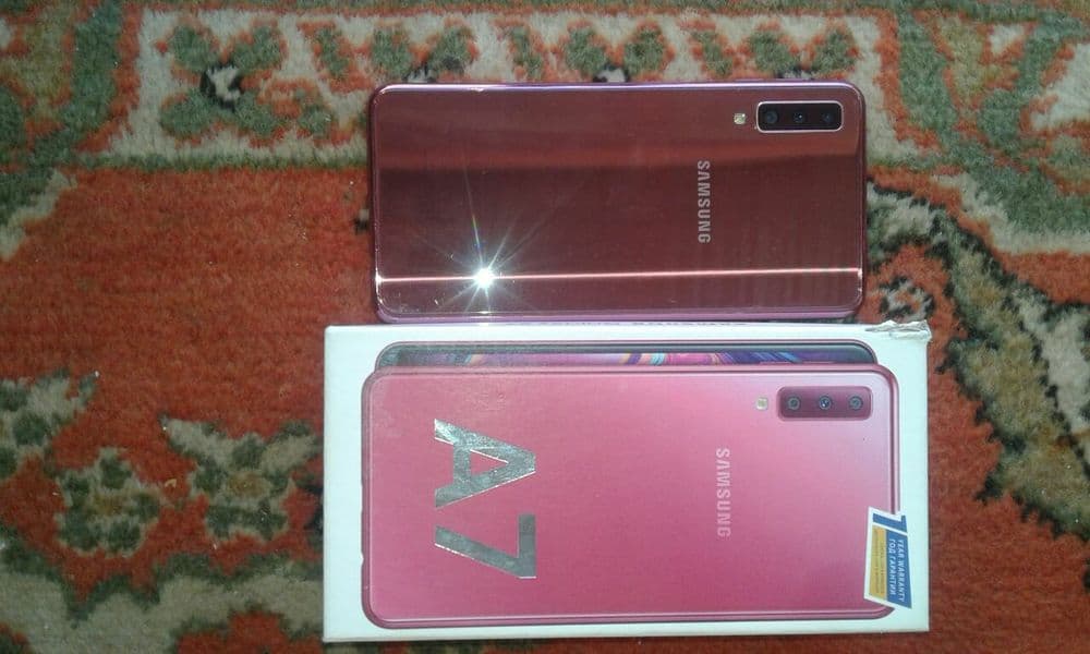 Galaxy A7 (2018) — 3