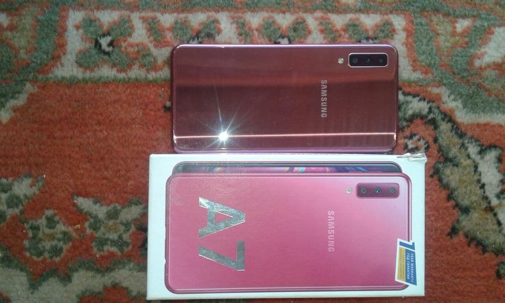 Galaxy A7 (2018) — 4