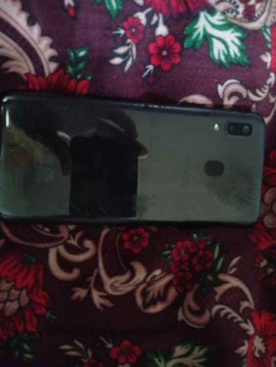 Samsung. A20 yili2020 sroshniy — 3