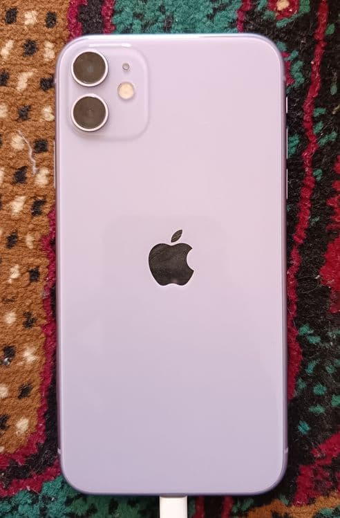 Iphone 11 ideal holatda — 2
