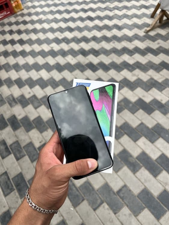 Samsung a40. — 1