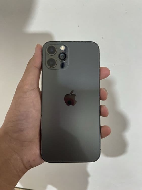 Iphone 12 pro. — 1