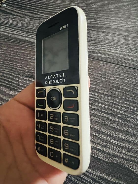 Alcatel маркалы 2 сим карталы качественный удобный телефон сатылады. — 2