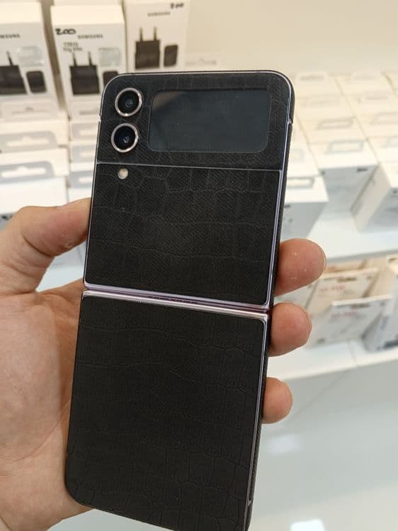 Samsung Galaxy Z Flip 4 — 2