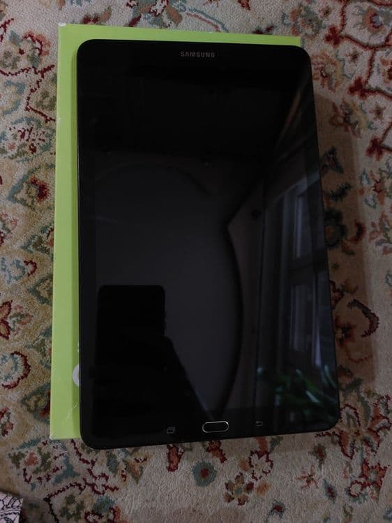 SAMSUNG Galaxy Tab E — 1