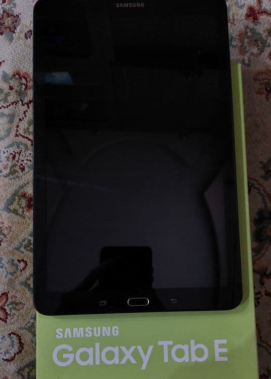 SAMSUNG Galaxy Tab E — 2