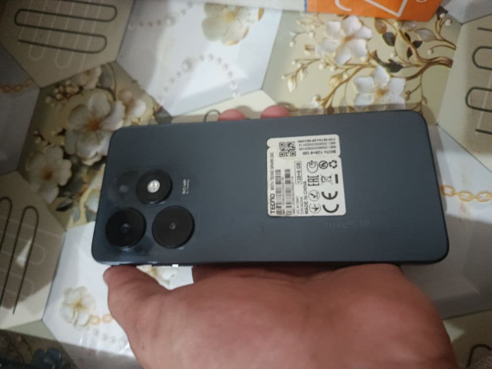 Tecno spark 20 C — 3