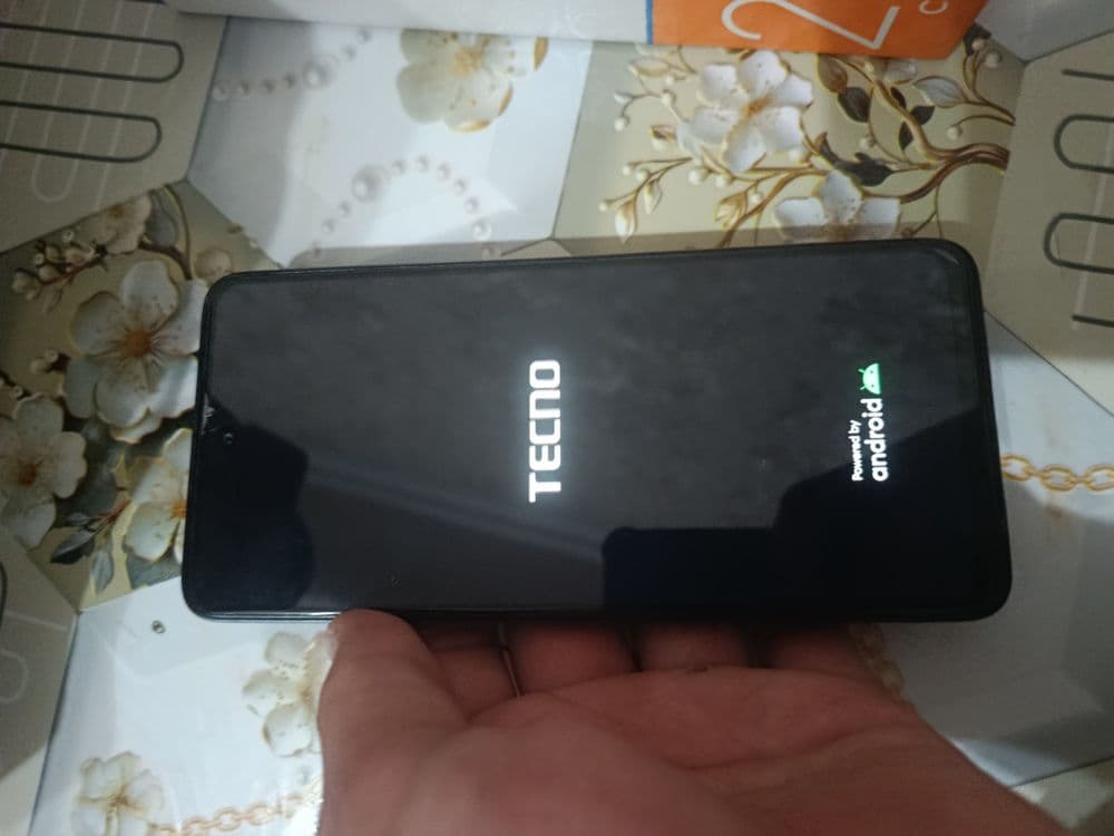 Tecno spark 20 C — 4