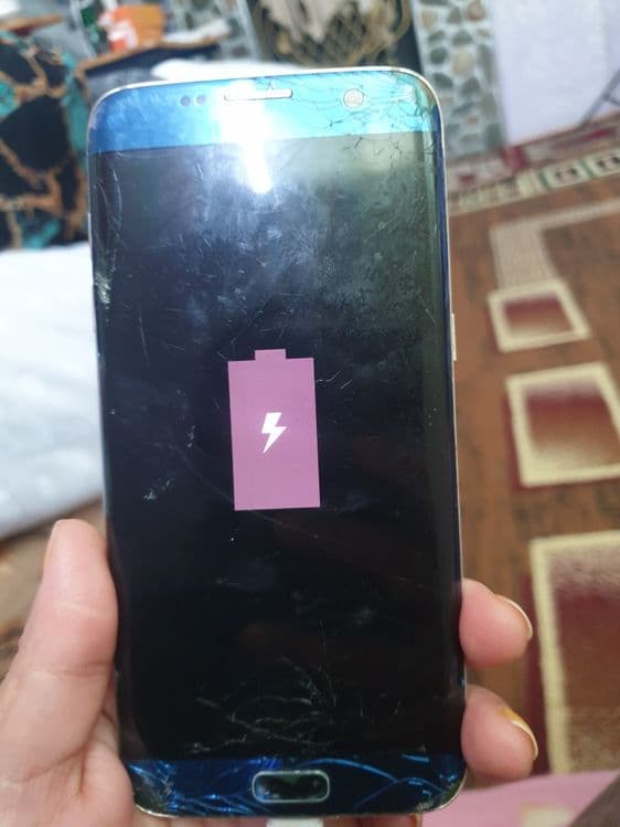 Продам телефон самсунг  с7 — 7