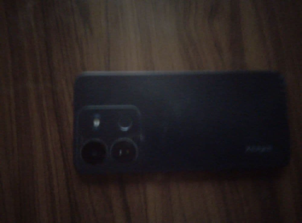 Infinix smart 7 sotiladi karobka dakumint yuq hali yangi telfon — 2