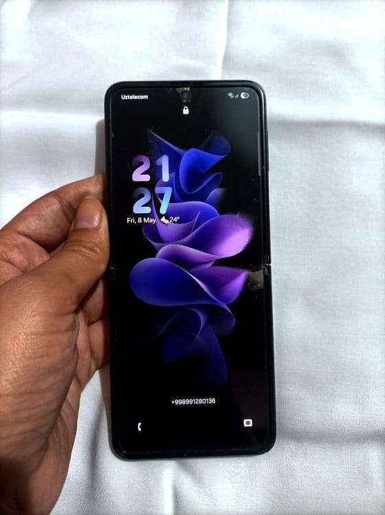 Samsung Galaxy Z flip 3 — 1