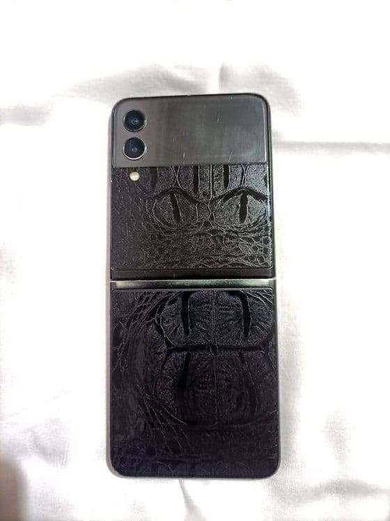 Samsung Galaxy Z flip 3 — 2