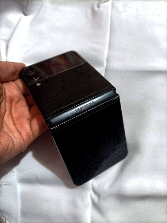 Samsung Galaxy Z flip 3 — 4