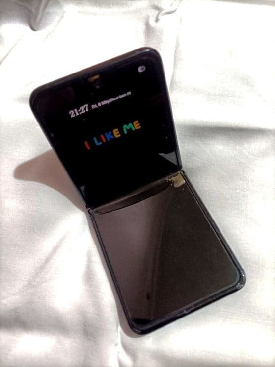 Samsung Galaxy Z flip 3 — 8