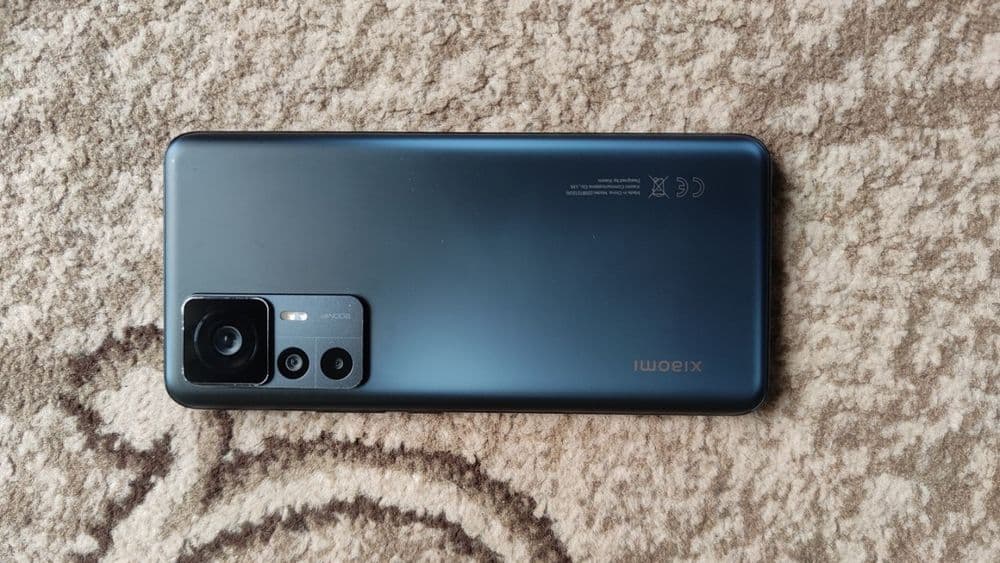 Xiaomi 12t pro 5G
Holati ideal 1yil garantia bor 
Hotira 12+12/256gb — 1