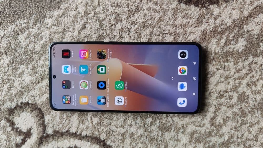 Xiaomi 12t pro 5G
Holati ideal 1yil garantia bor 
Hotira 12+12/256gb — 4