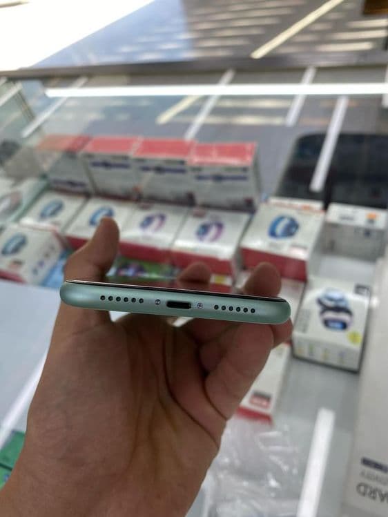 iPhone 11 telefoni sotiladi — 2