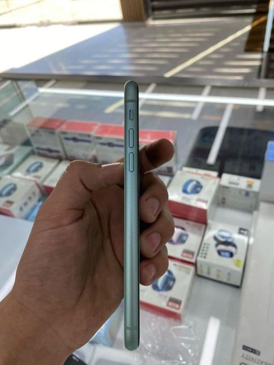iPhone 11 telefoni sotiladi — 3