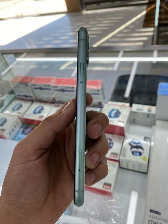 iPhone 11 telefoni sotiladi — 4