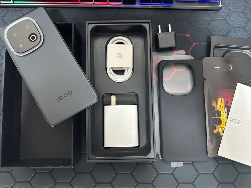 Iqoo 13  (china) — 1