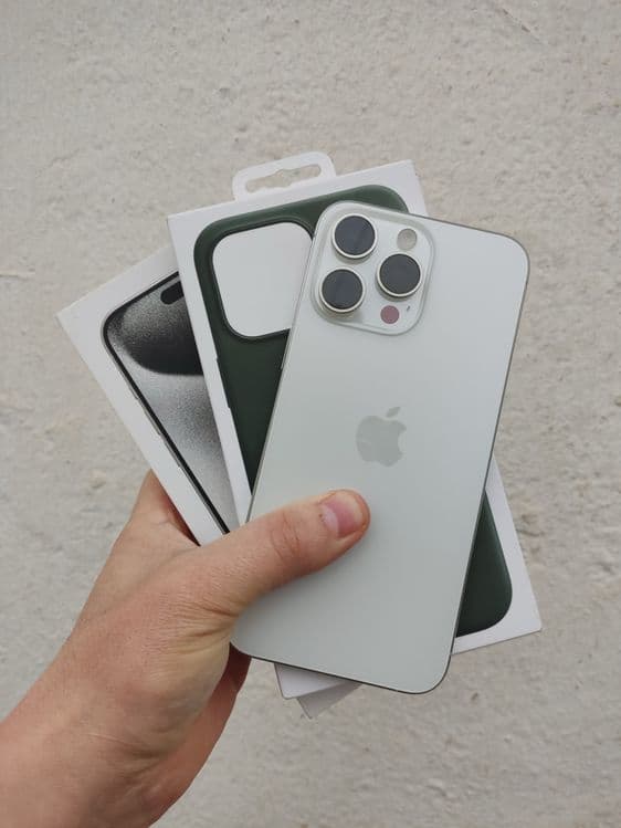 Iphone 15 PRO Max — 1