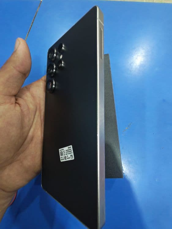 Samsung S25 ultra 256 gb — 4