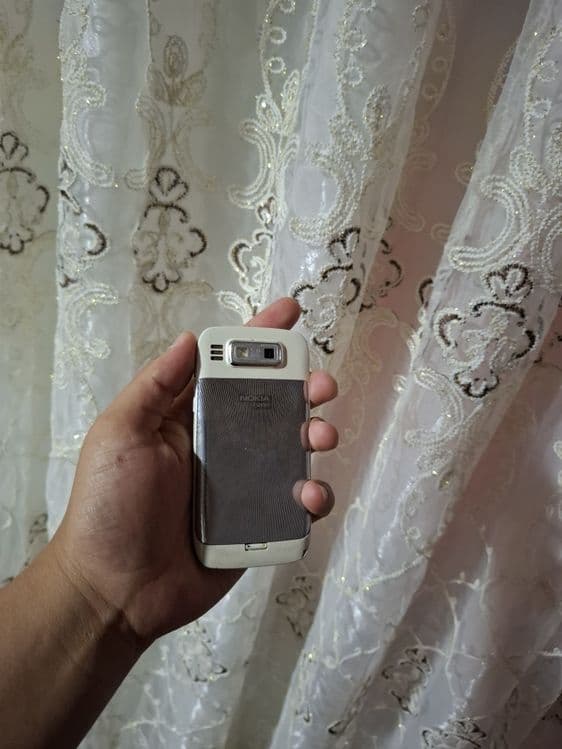 Nokia E72 // ishlaydi — 2