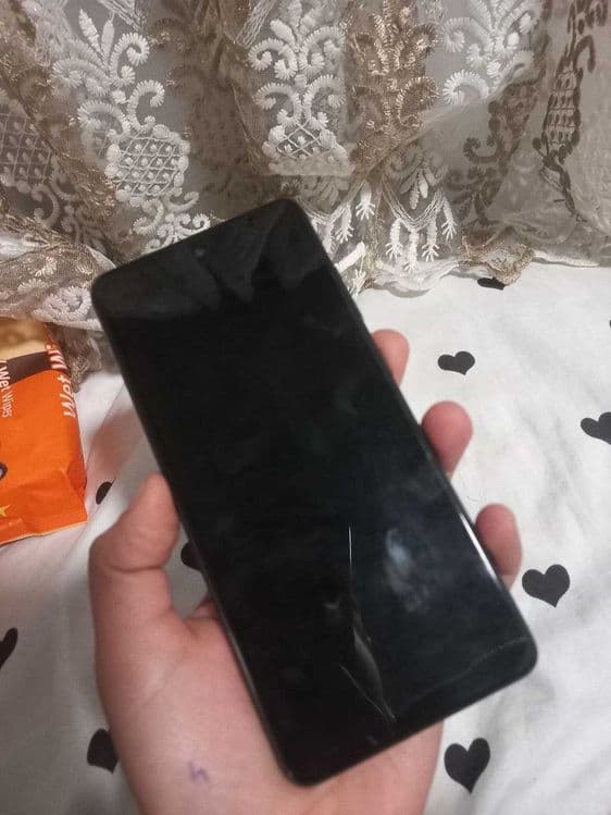SAMSUNG A52
  holati ideal 
  Rangi qora — 1