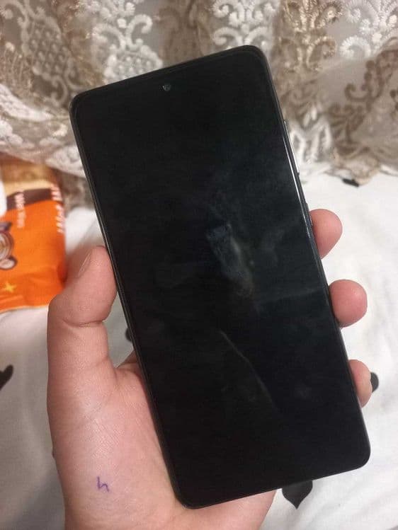 SAMSUNG A52
  holati ideal 
  Rangi qora — 2
