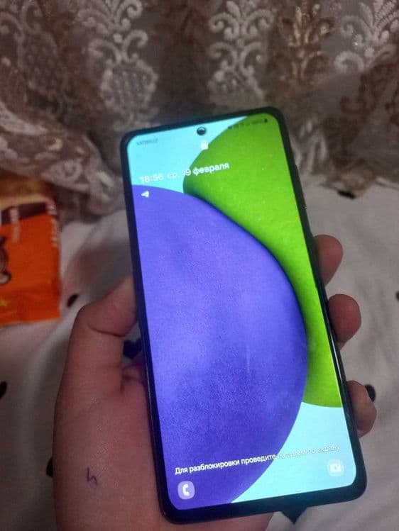 SAMSUNG A52
  holati ideal 
  Rangi qora — 4