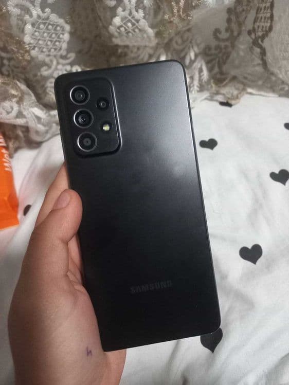 SAMSUNG A52
  holati ideal 
  Rangi qora — 5