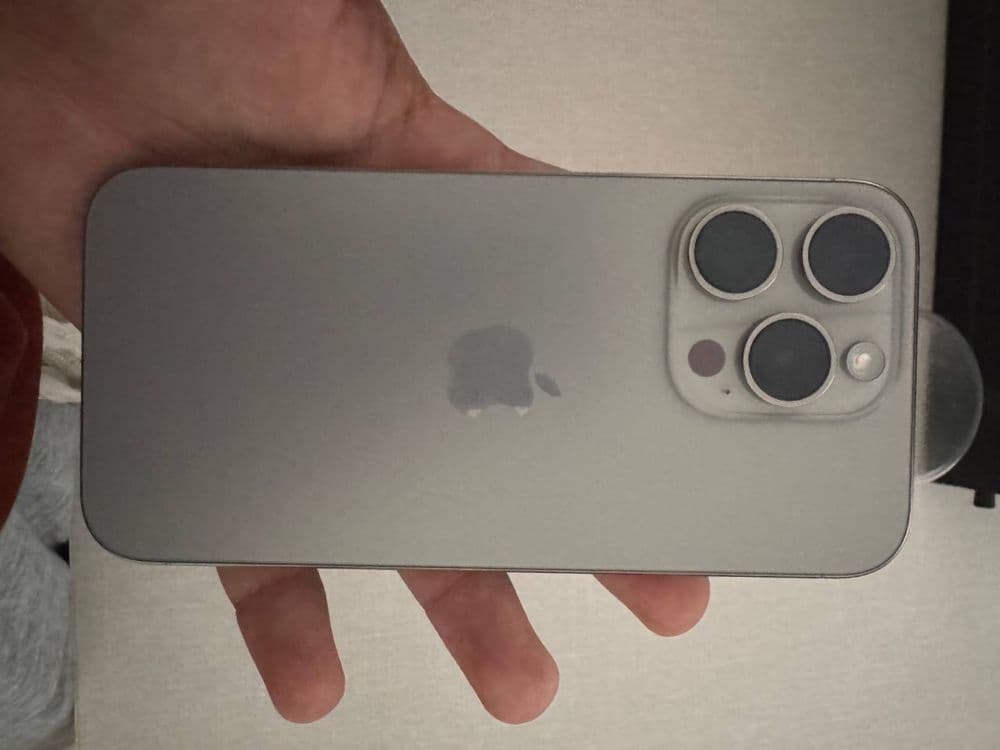 Iphone 15 pro 90% — 1