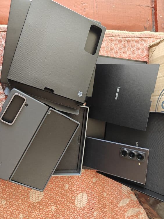 Samsung galaxy z fold SE (special edition) — 1