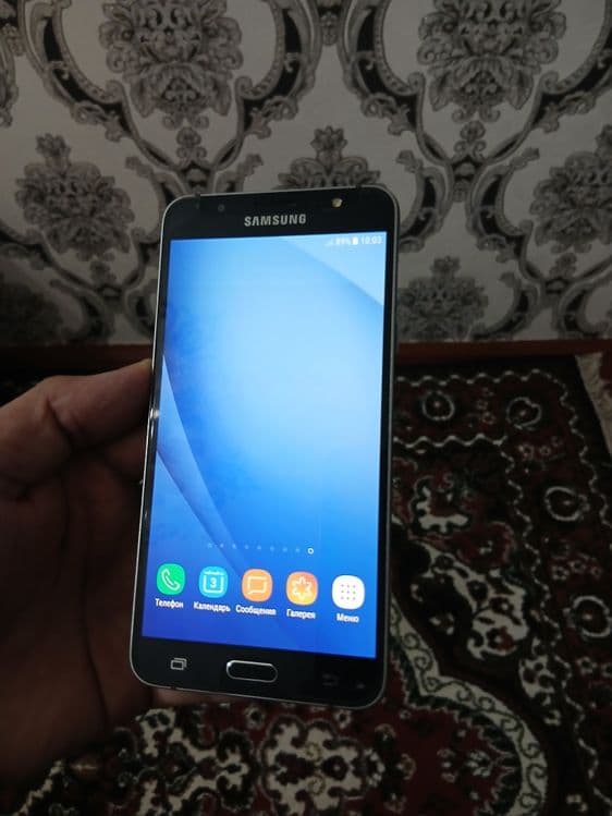 Samsung galaxy j7 — 1
