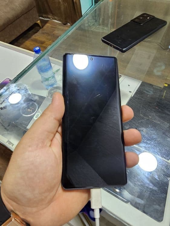 Vivo v 40.  256gb — 2